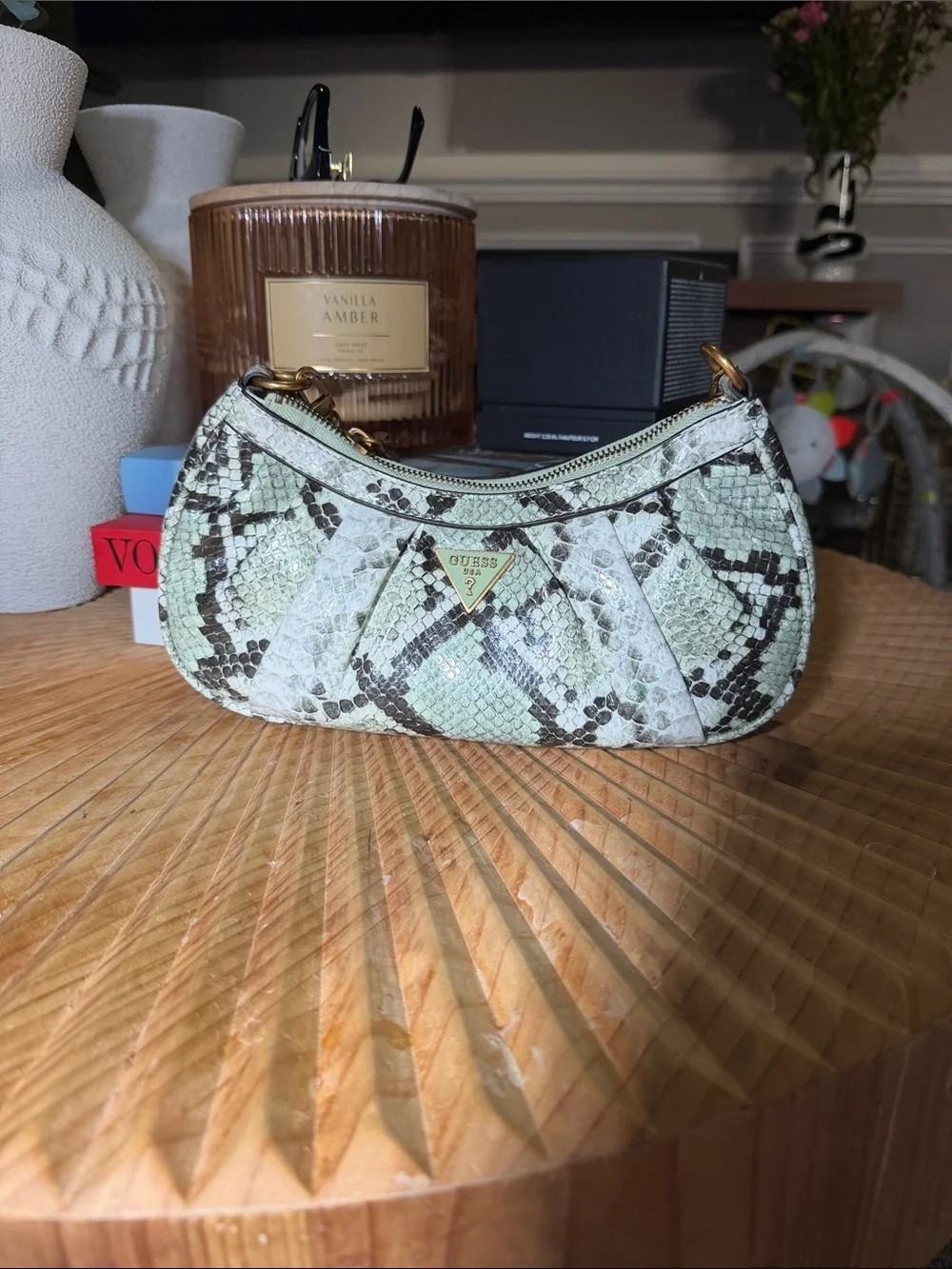 Elegant Snakeskin Pattern Shoulder Bag